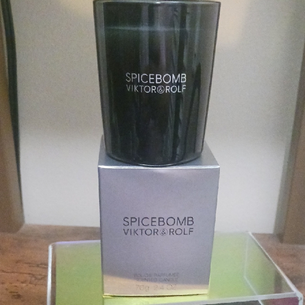Viktor & Rolf Silver Makeup Collection - Picture 2 of 2